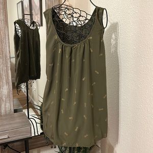 Maternity Pineapple Print No-Sleeve Shirt XL